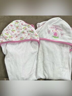 BabiesRUs White and Pink Hooded Baby Towels - Princess Print